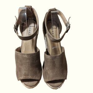 Torrid espadrilles size 8. Tan colour.  Gently worn